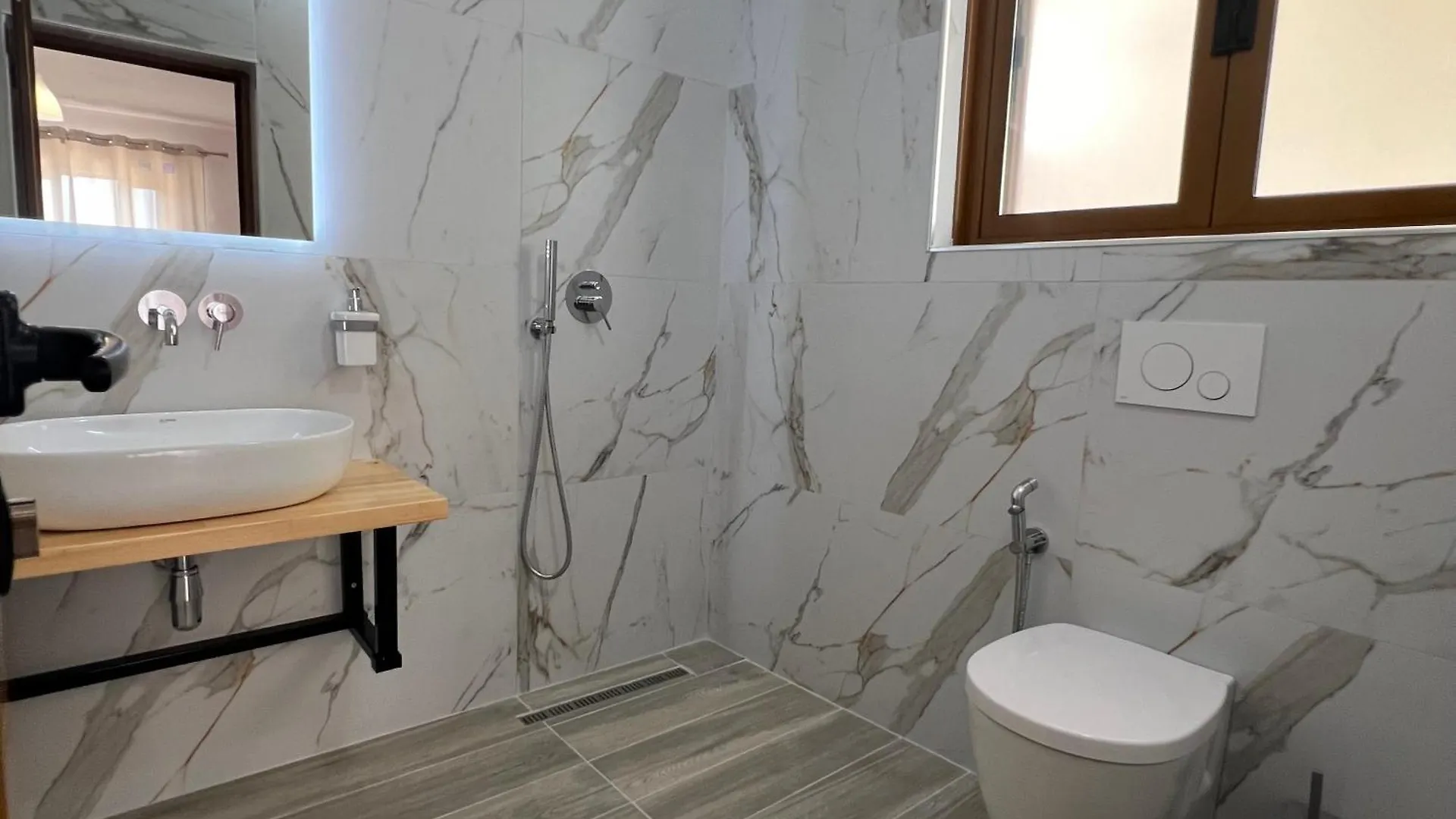 Villa Mirjan Sarandë 0*,